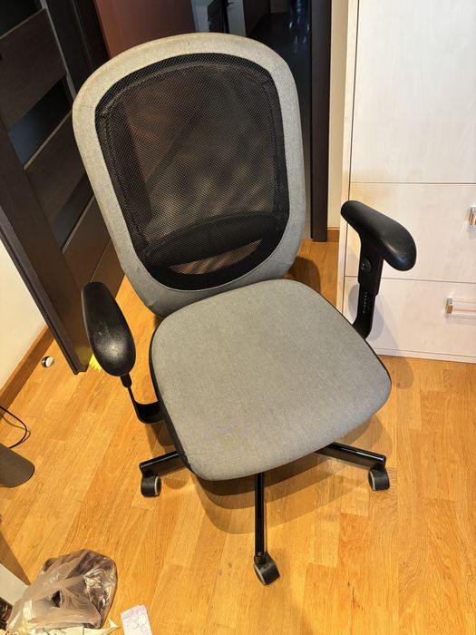 Fotel biurowy Ikea Flintan z podłokietnikami