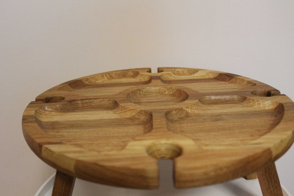 Практичний круглий дубовий столик. Менажниця