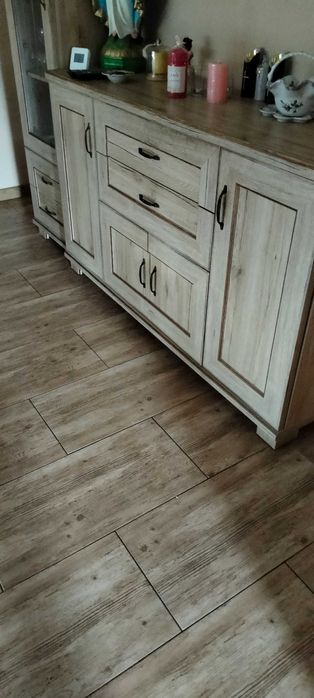 Komoda z witryną jasne drewno
