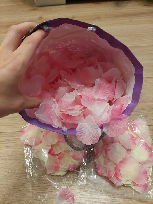 sztuczne płatki róż