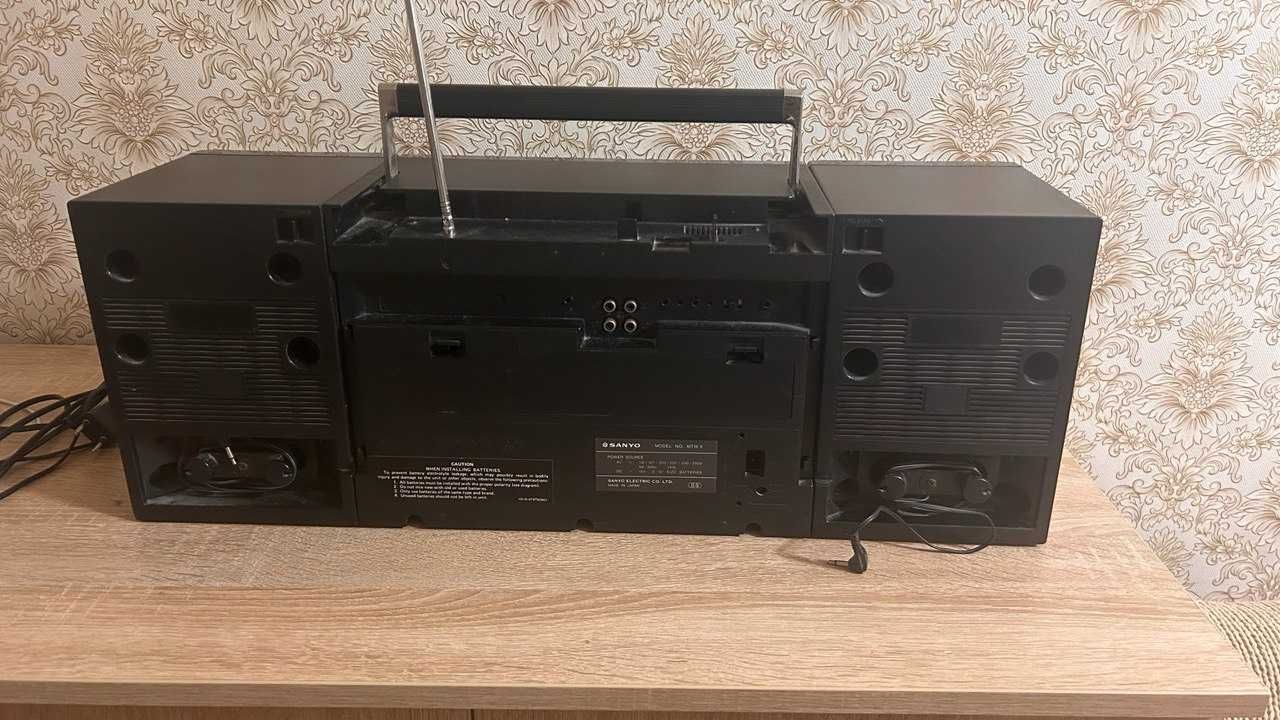 магнітофон Sanyo
