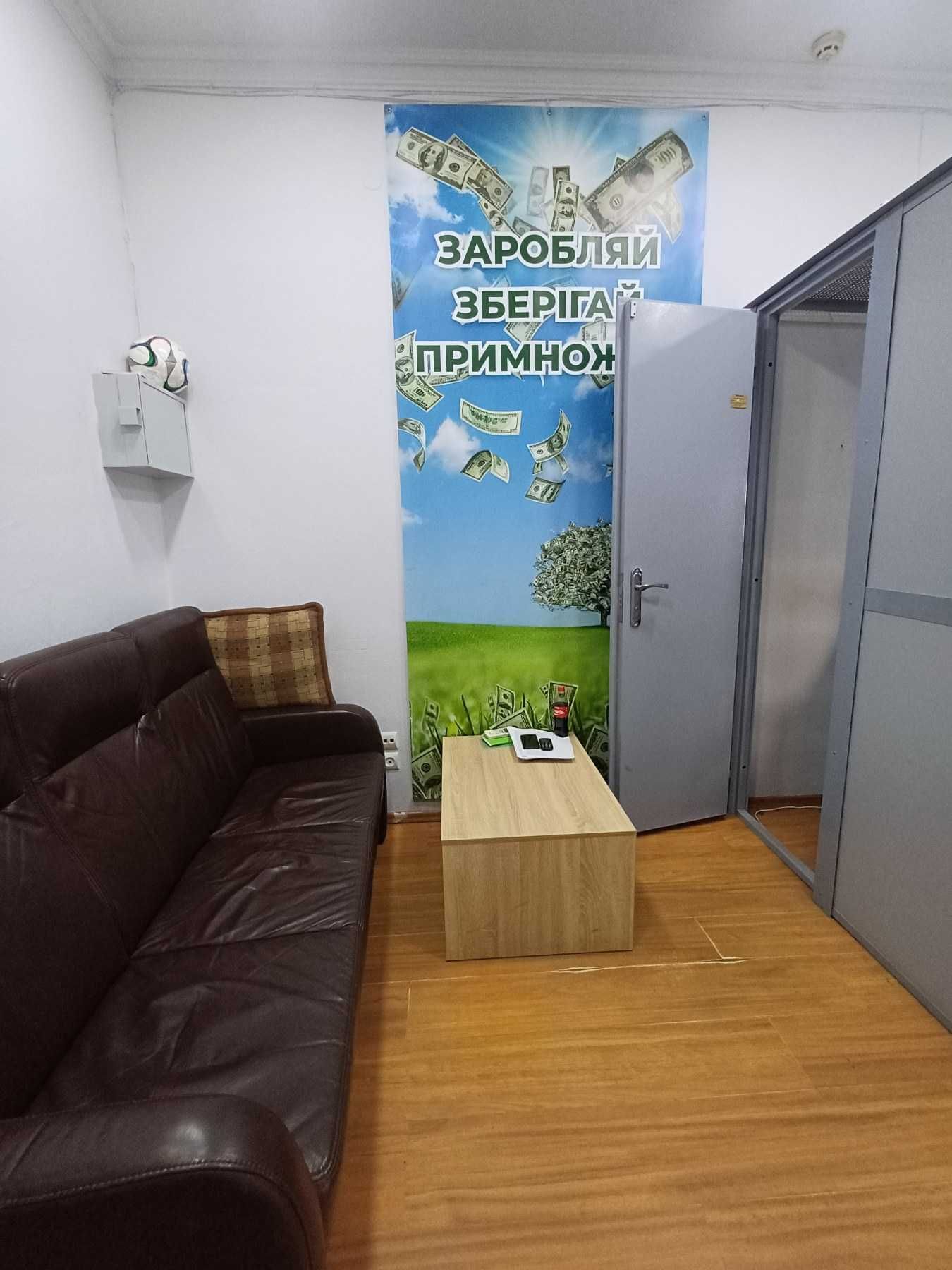 Оренда офісного приміщення на першій лінії, вулиця Головна