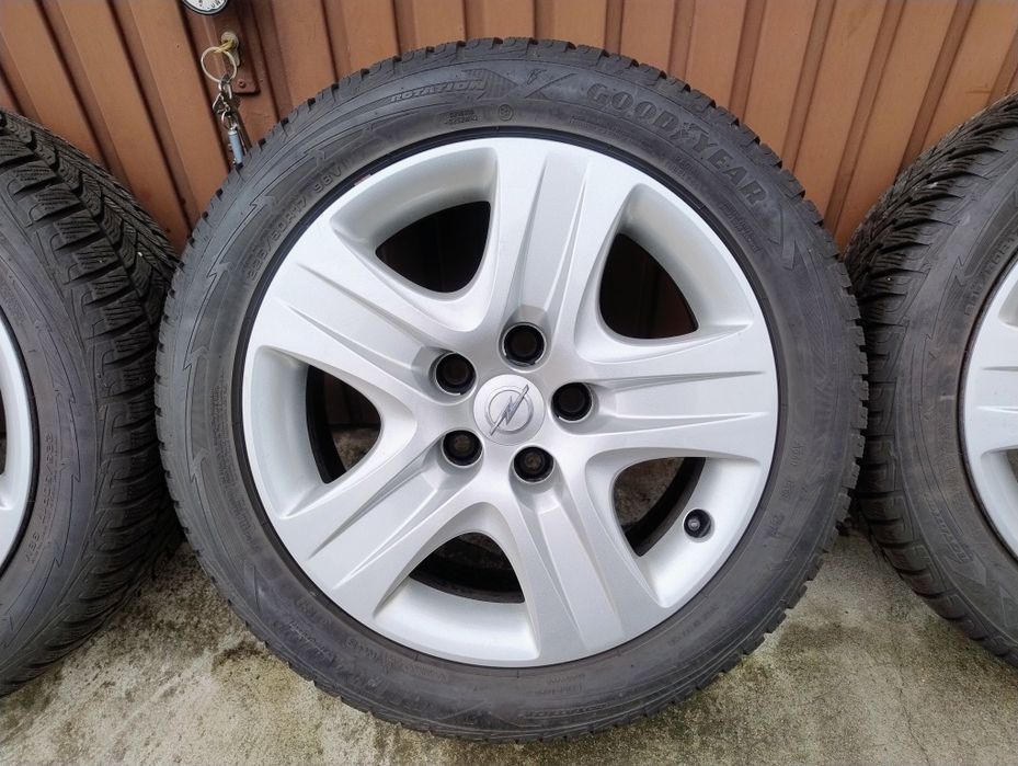 Komplet kół zimowych felgi strukturalne Opel Insignia 5x120 17/50/225