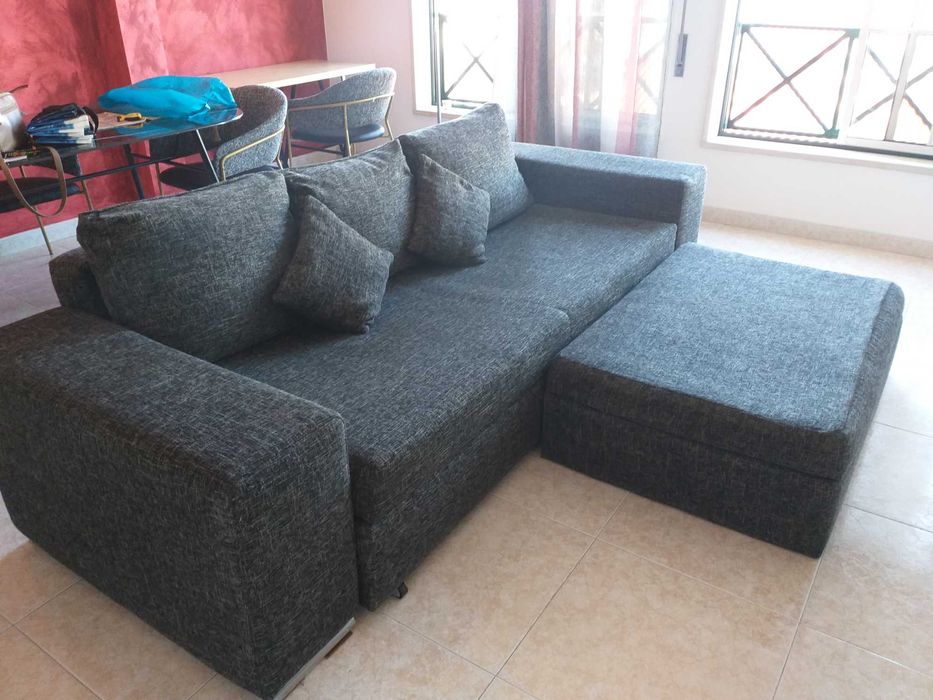 Sofá cama e repousa pés