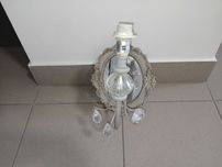Kinkiet Retro bardzo ładna lampa. Lustro jest niestety pęknięte.