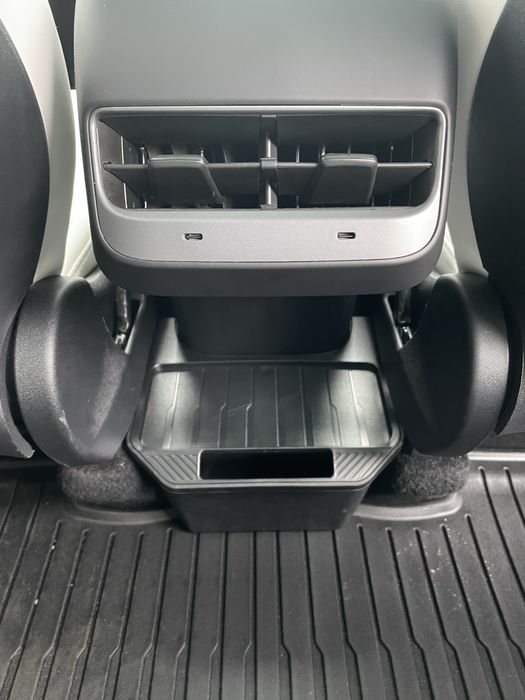 Органайзер Tesla Y (20-24) для другого ряду сидінь