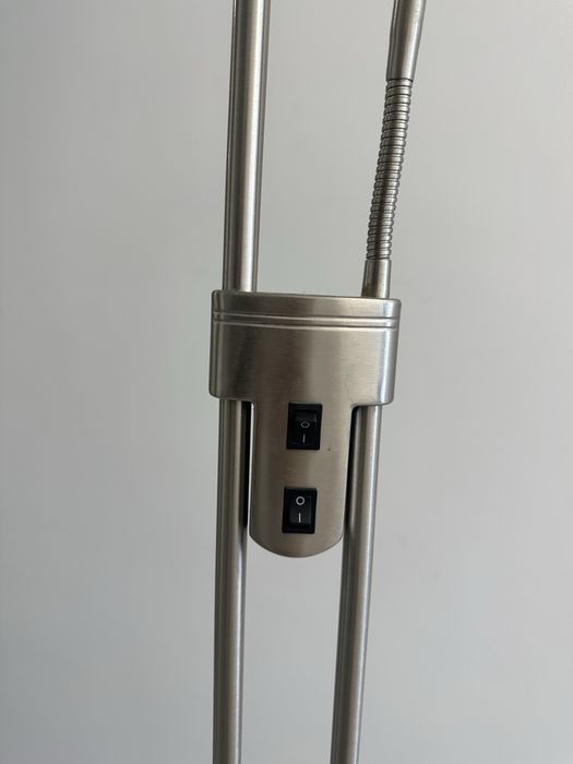 Lampa stojąca podłogowa – srebrna, z dodatkową lampką do czytania