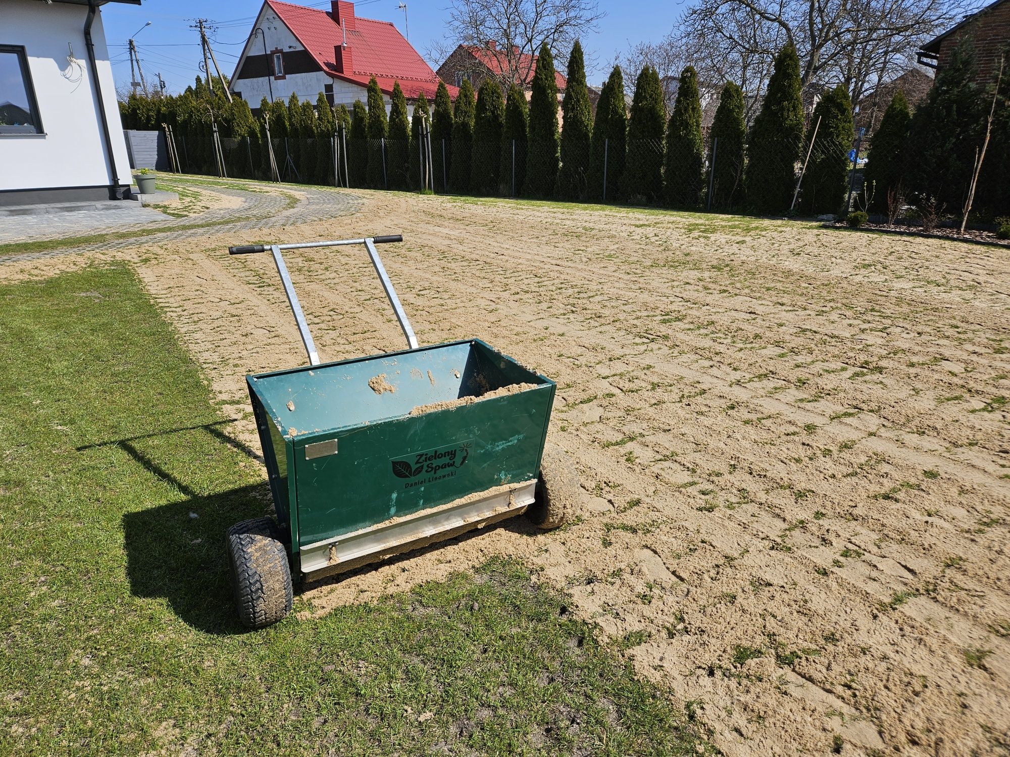 Aerator rurkowy wertykulator piaskarka wynajem  usługi Ogrodnicze