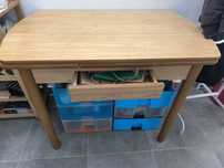*Redução de preço* Mesa de madeira extensível, com uma gaveta