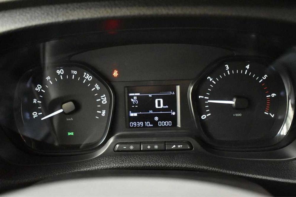 Wynajem BUSA 9 osobowego VIVARO LONG - POZNAŃ - BUS od 190zł / dzień