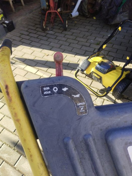 Glebogryzarka z silnikiem Kawasaki 5KM i napędem do przodu i wstecznym