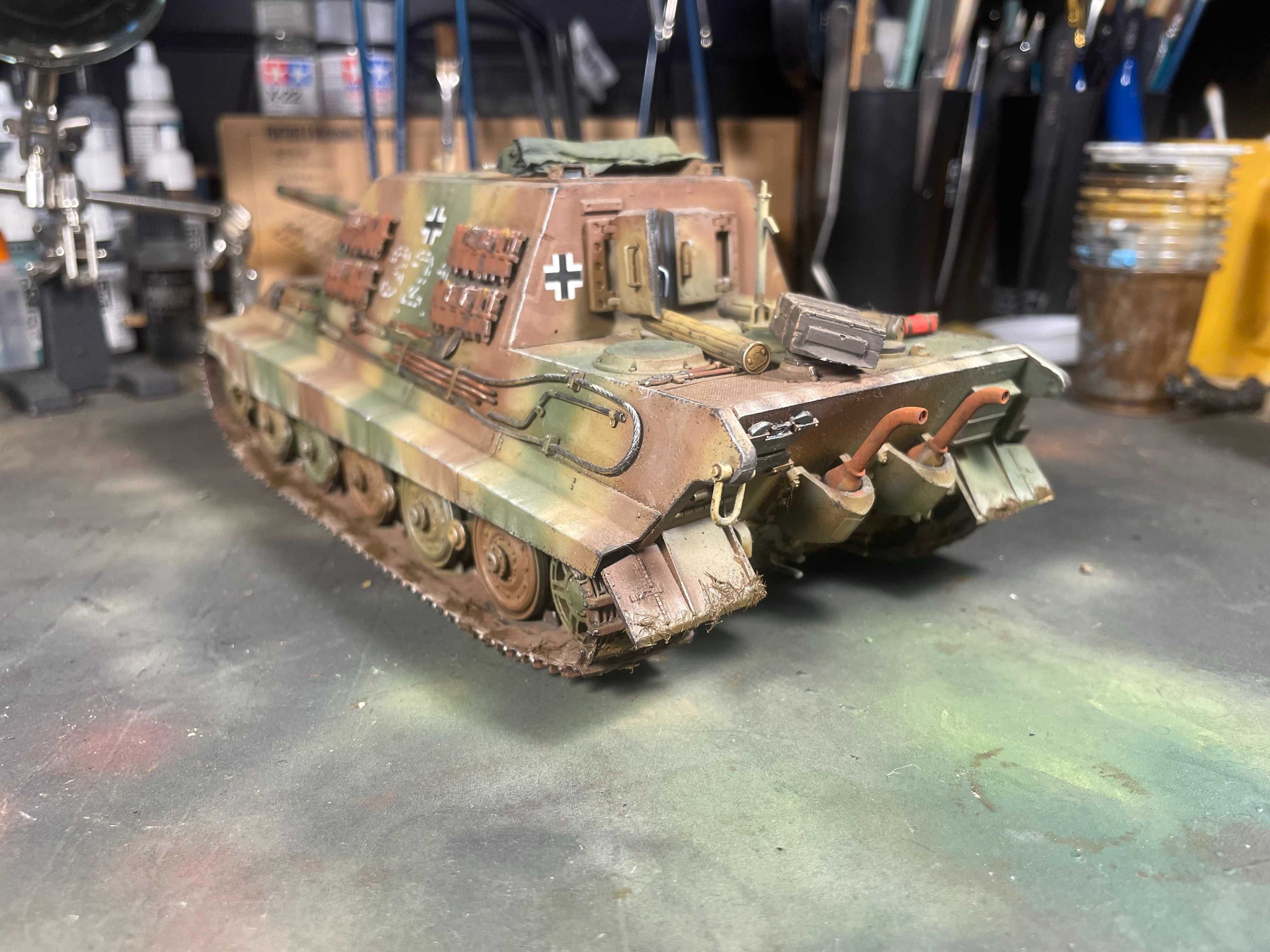 Niemiecki niszczyciel czołgów Jagdtiger / Henschel / model skala 1:35