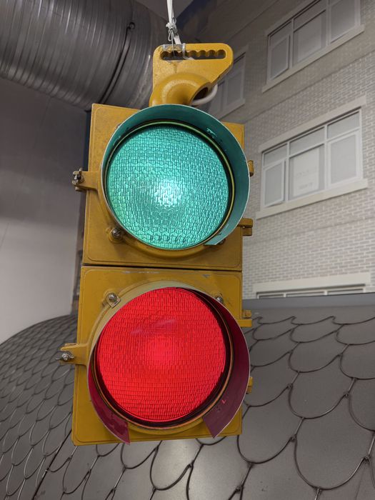 Amerykański sygnalizator drogowy z USA światła drogowe