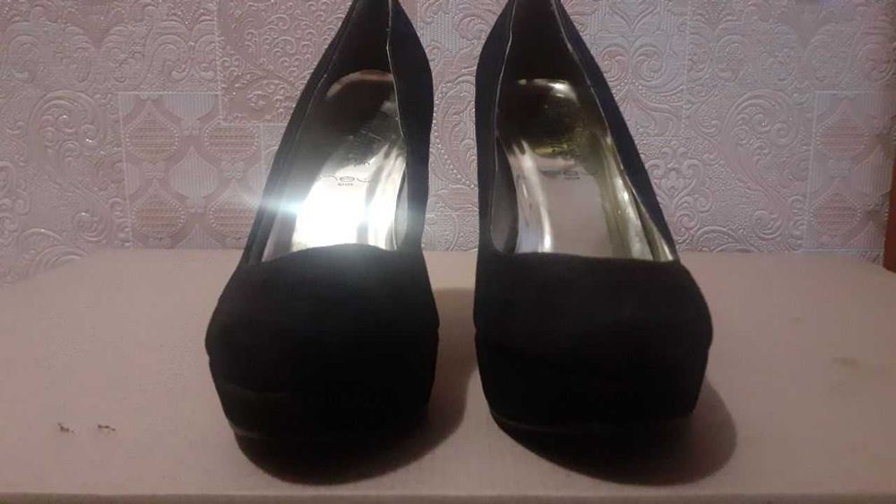 Туфлі замшеві чорні.