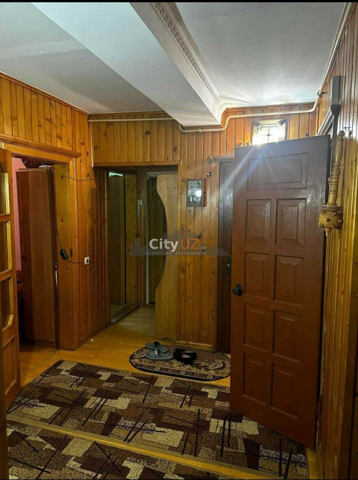 Продається квартира у Хусті