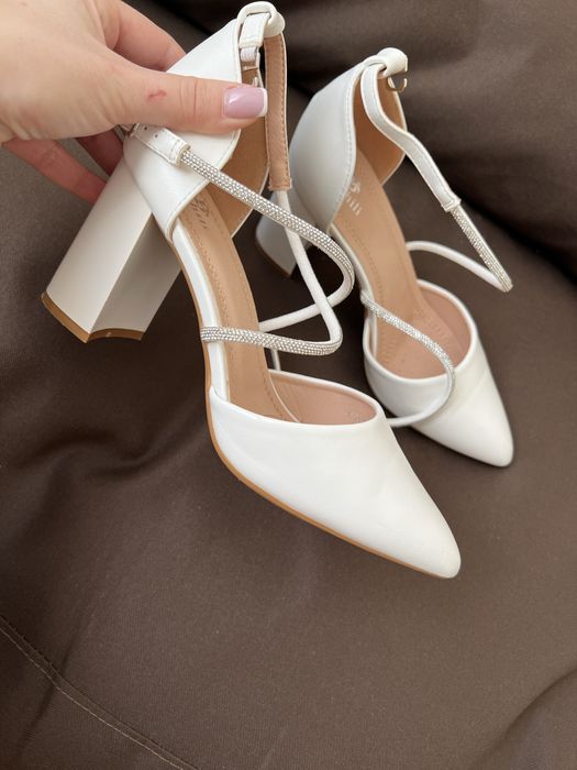 Туфлі човники білі