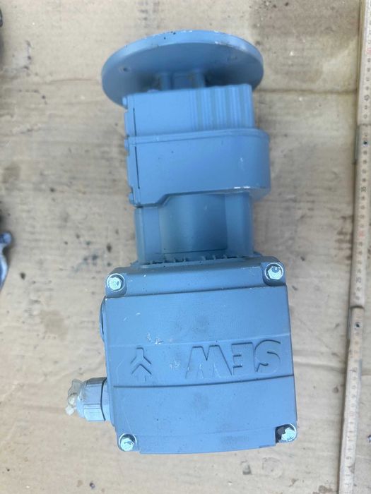 Motoreduktor, silnik sew 0,37 kw 55 obrotów