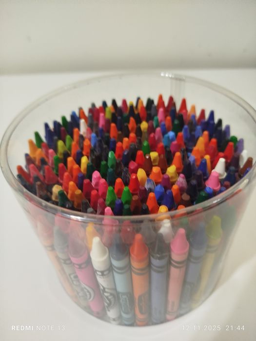 280+ шт.Карандаші, олівці