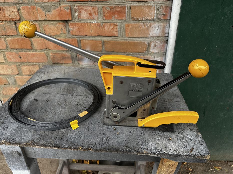 Ключ для натяжки пакувальноі стрічки