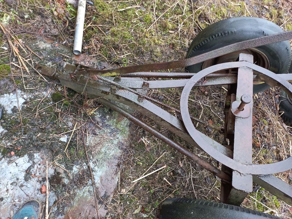 Wóz do ciągnika z drewnianą skrzynią