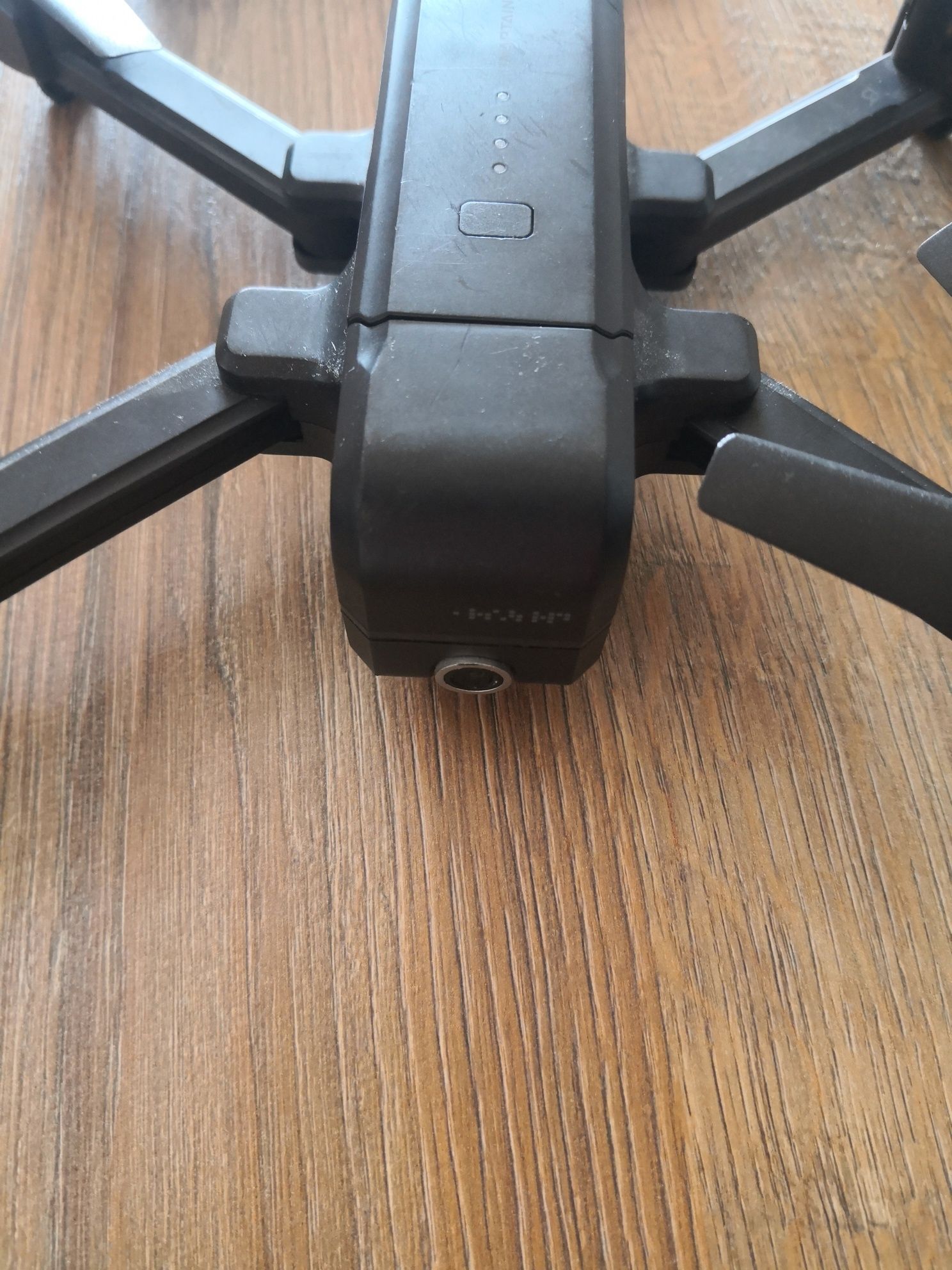 Dron z GPS i kamerką