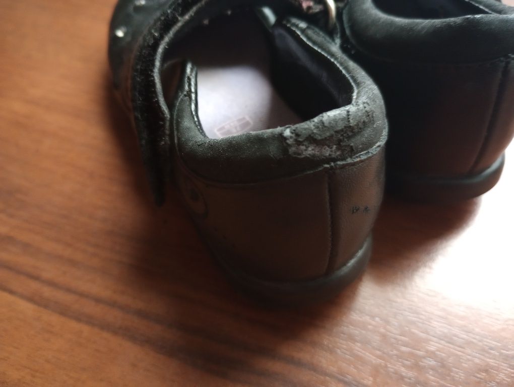 Baleriny na rzepy Clarks r. 24