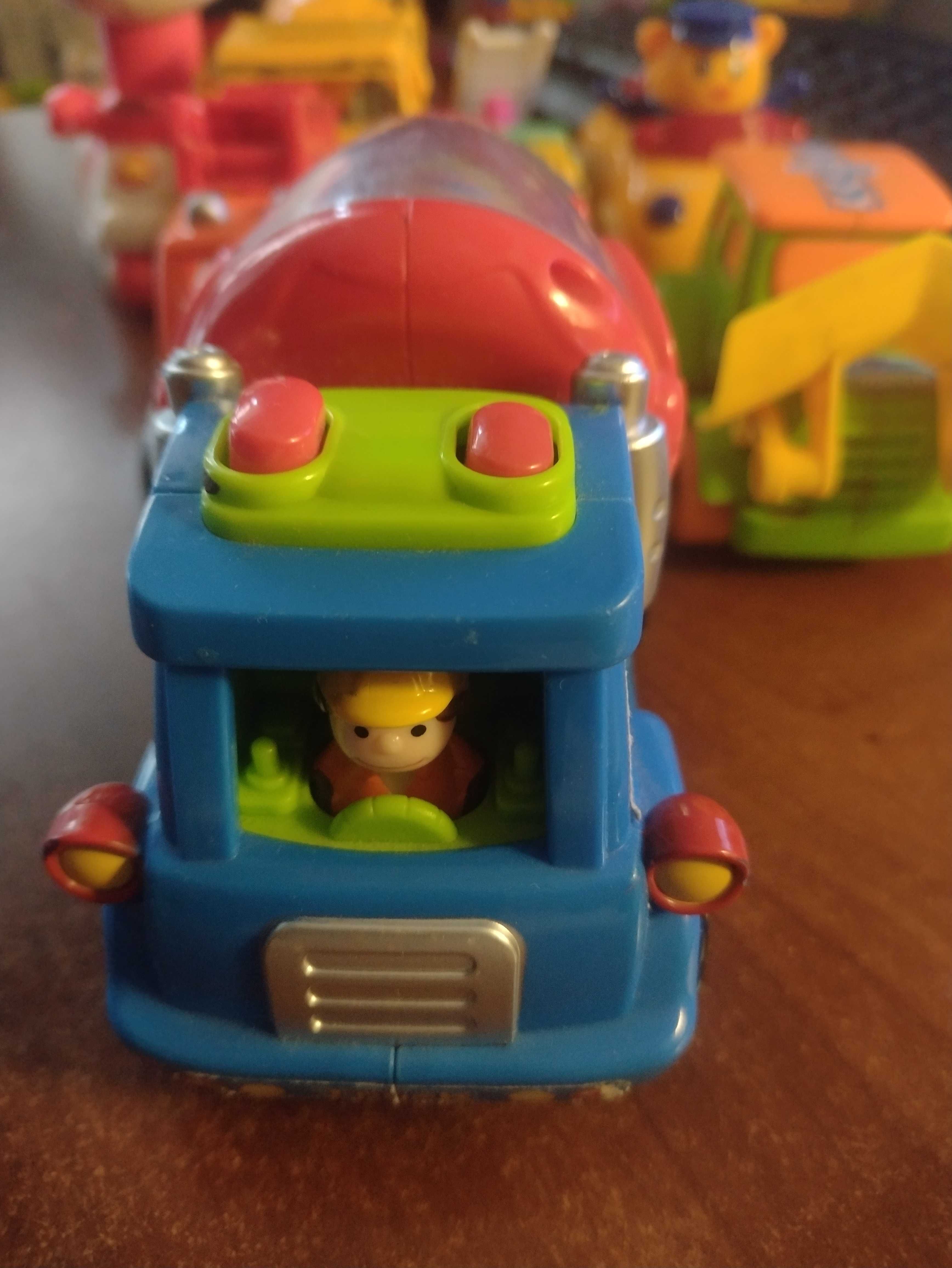 Дитячі іграшки: вантажні авто