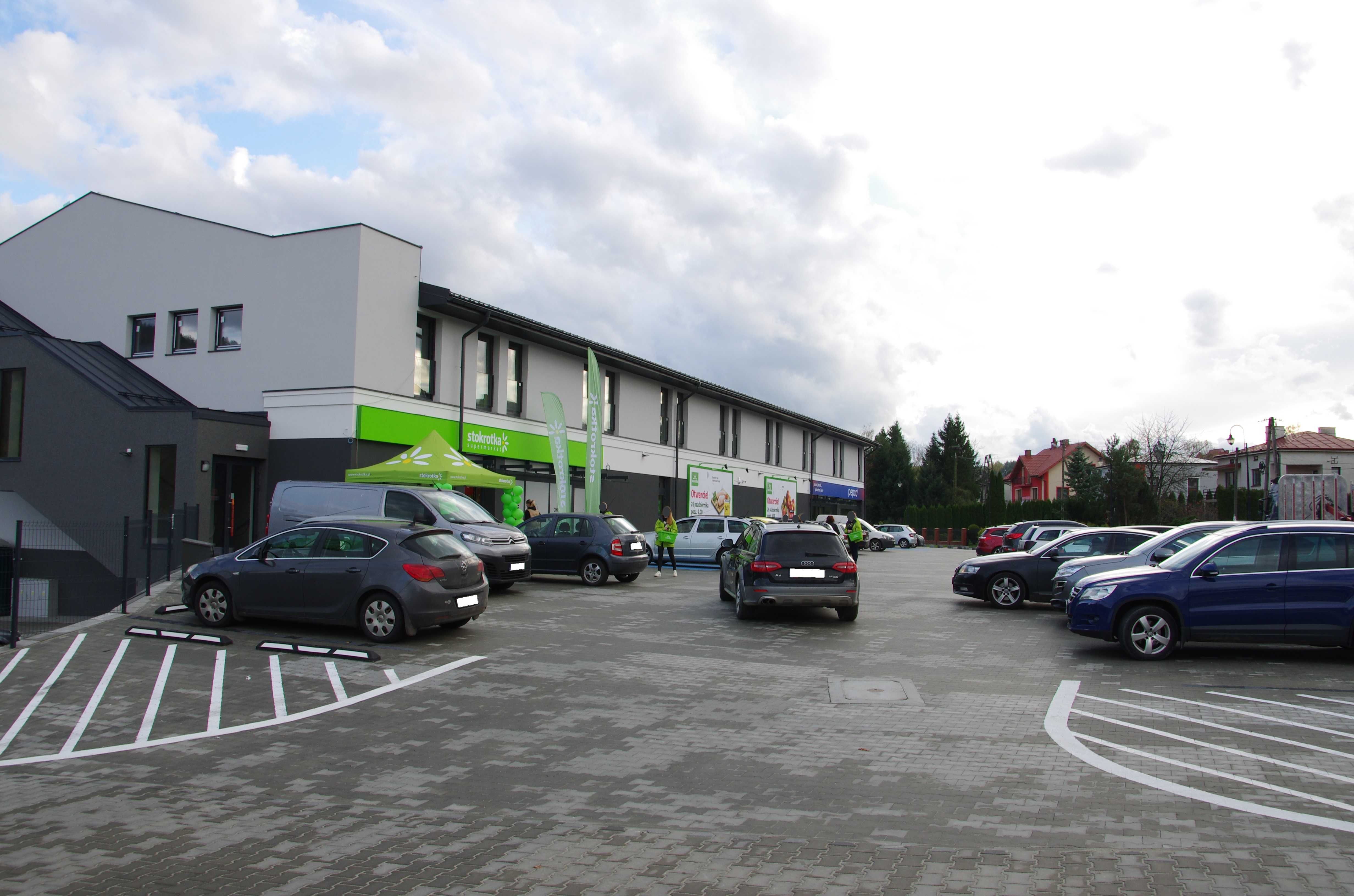 Do wynajęcia lokal 38m2 w centrum handlowym w Ropie