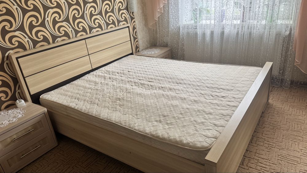 Ліжко з матрасом 160*200