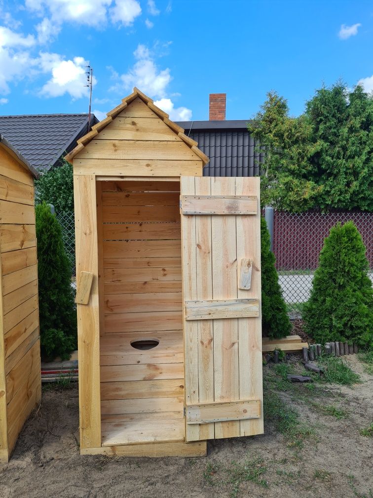 Toaleta drewniana, wychodek, latryna, sławojka, toaleta na budowę