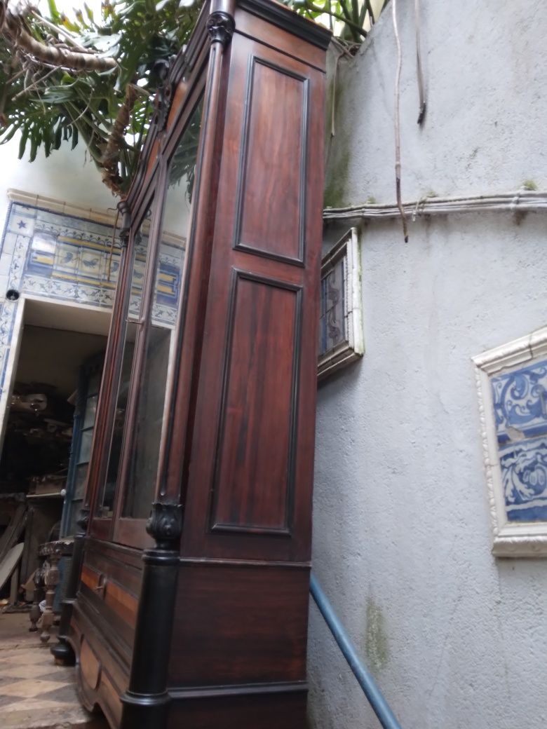 Livreiro, em pausanto, vinhatico e paurosa