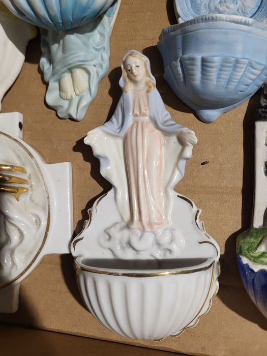 Maryja Niepokalana kropielnica porcelanowa