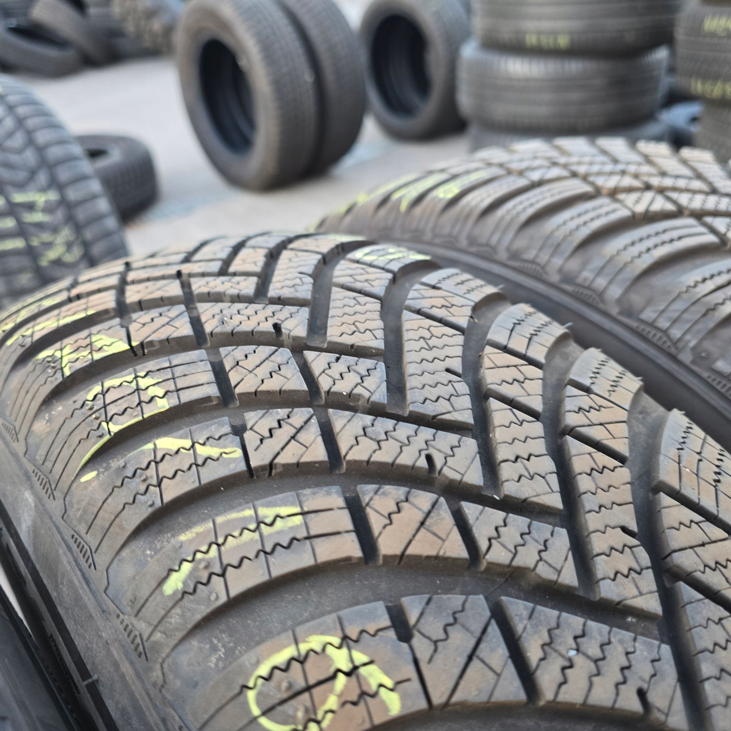 Hankook Winter i*cept RS3 215/70R16 100T 23R 4X