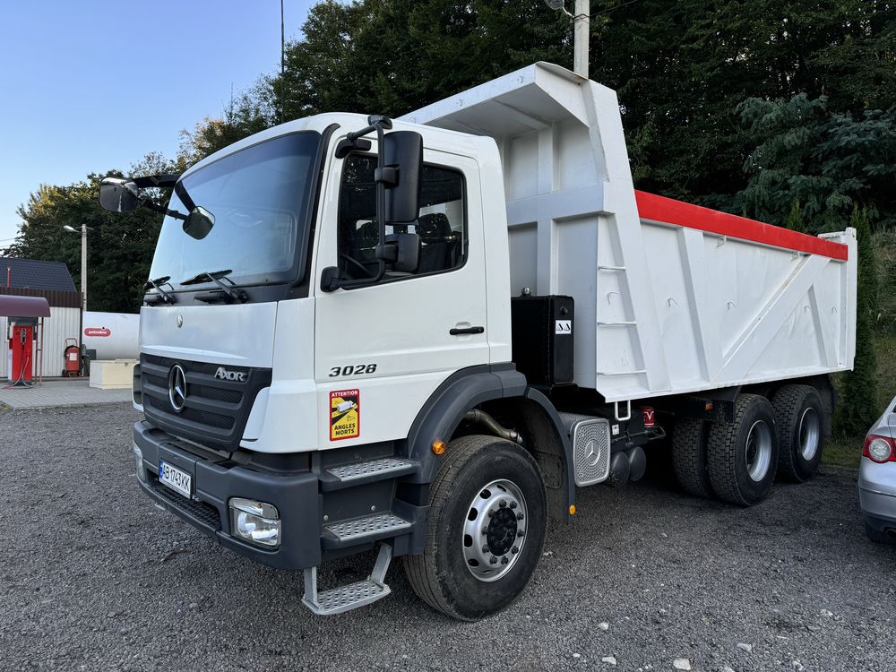 Послуги екскаватора-навантажувача JCB 3CX, самоскид Mercedes Axor 20