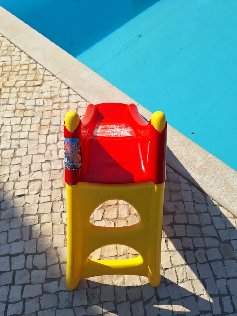 Escorrega de piscina marca Smoby