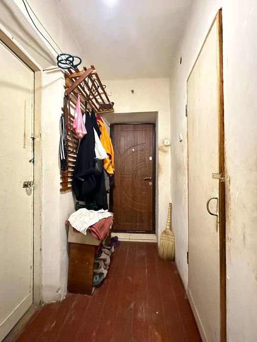 Продаж 3 кімнатної квартири ПІД РЕМОНТ в центрі міста.