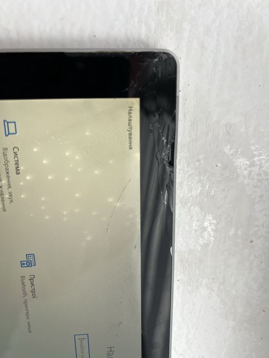 Microsoft Surface Pro 5-(i5-7300U/8 ОП/256 гб)