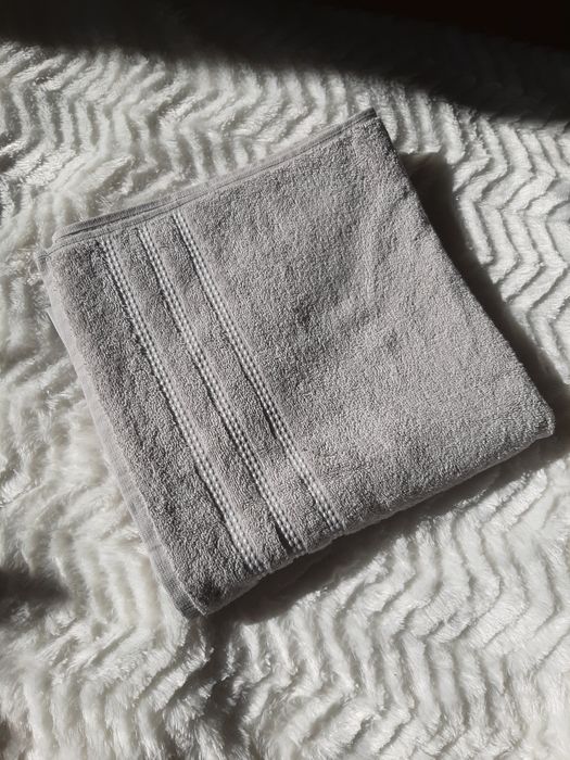 Duży jasno szary ręcznik kąpielowy bawełniany Laguna Neo
