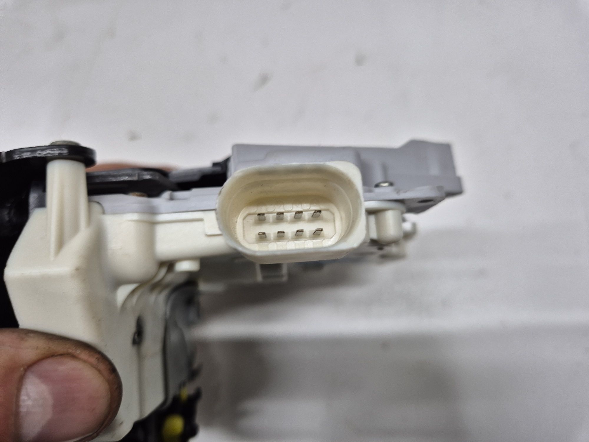 audi a6 c6 a4 b7 a3 8p zamek drzwi lewy tył tylny 8 pin
