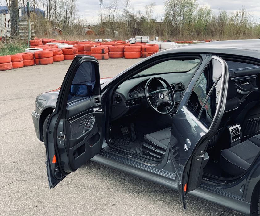 Продам BMW e39 2.2i M54