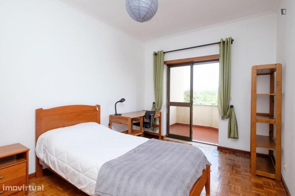Quarto - localizado em Conchada Coimbra