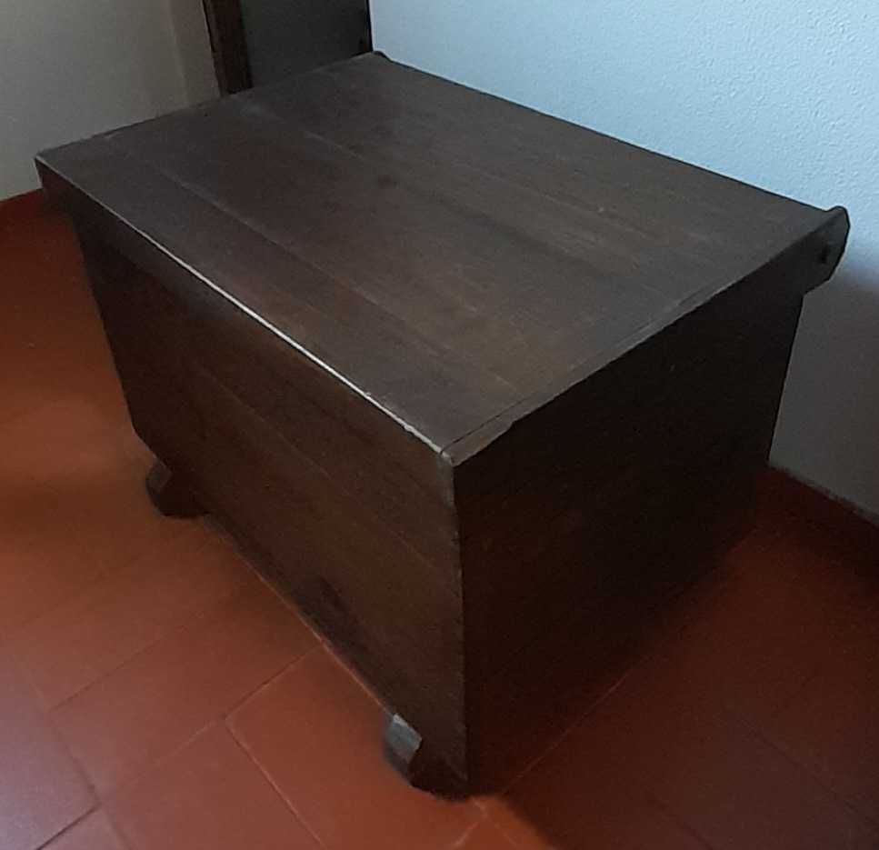 Arca Rústica de Madeira