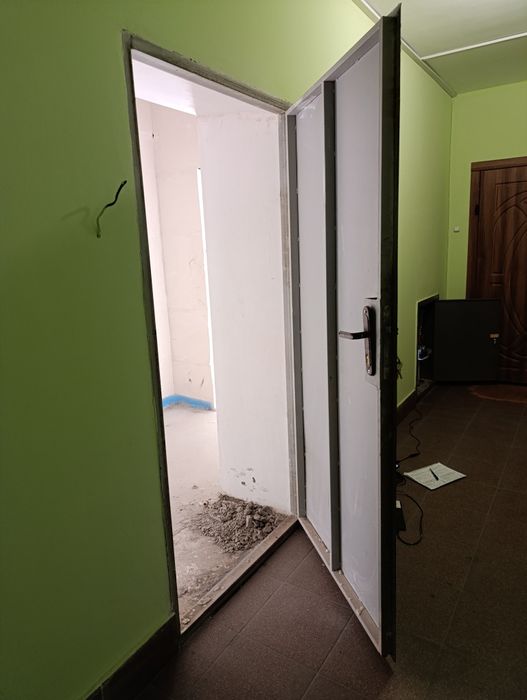 Двері металеві з новобудови.