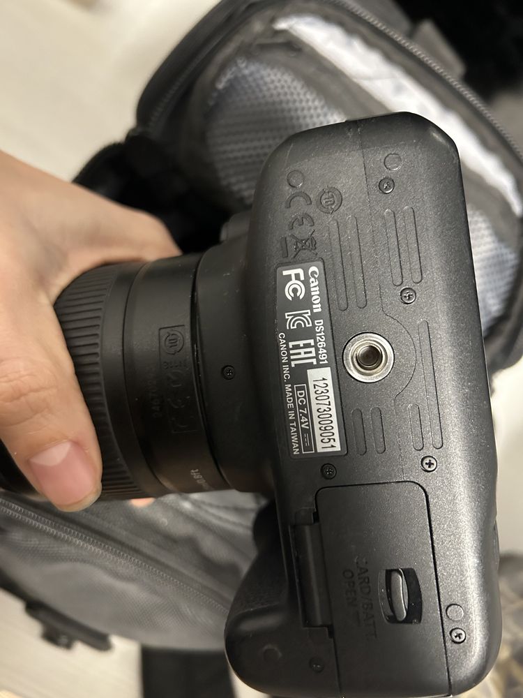 Дзеркальний фотоапарат Canon EOS 1200D