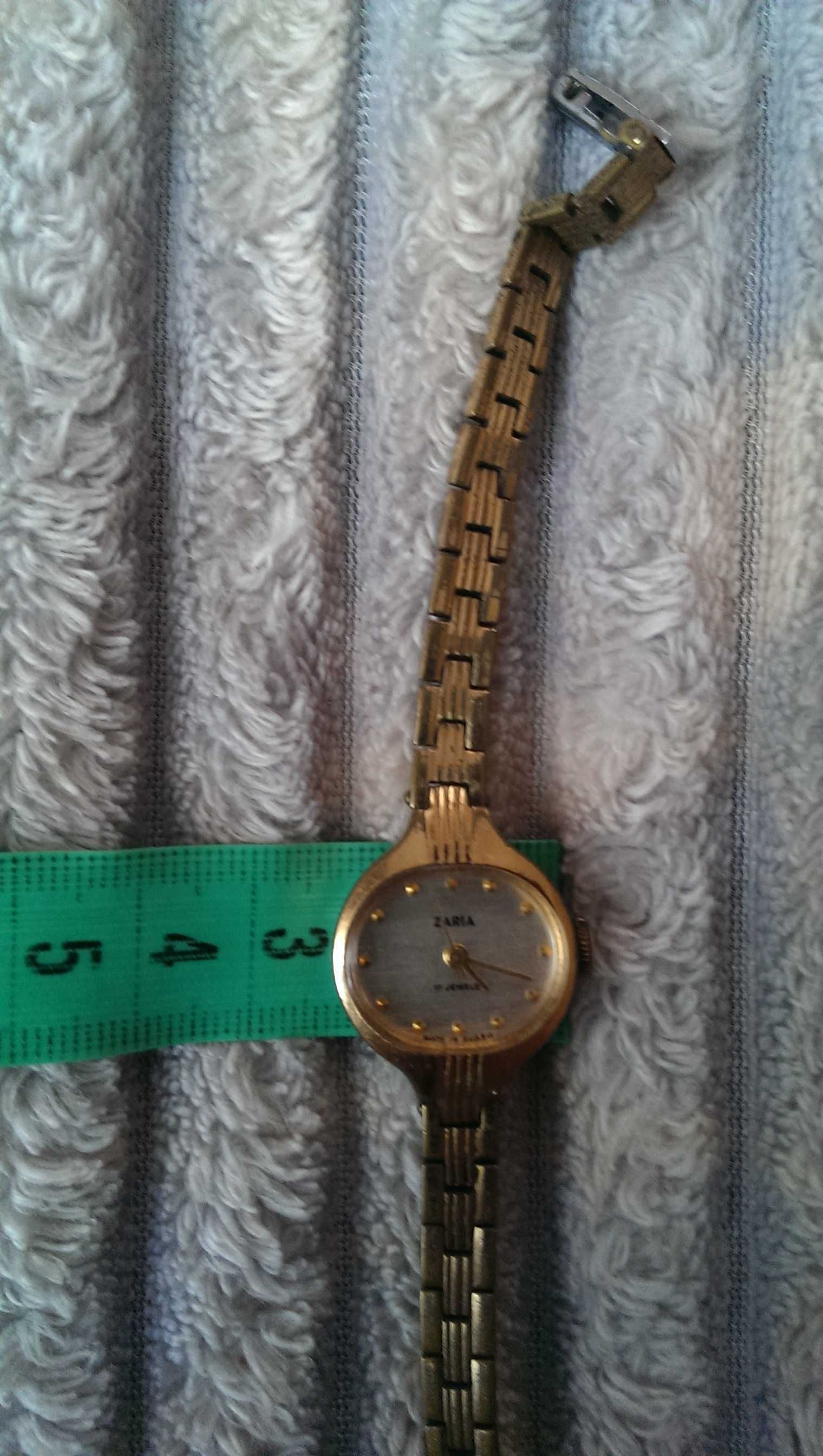 Старовинний наручний годинник " zaria ".