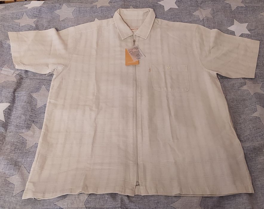 Рубашка с коротким рукавом.