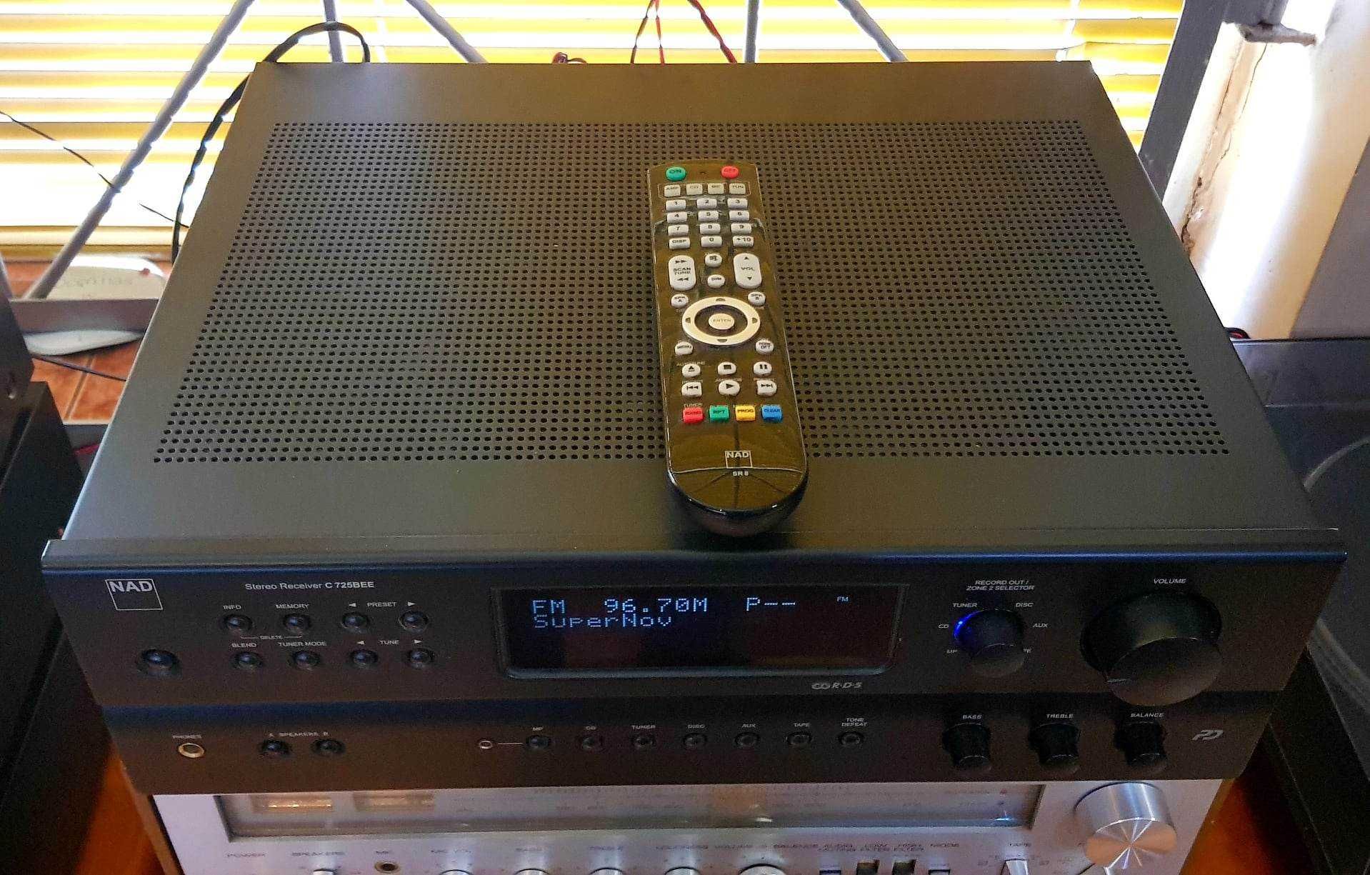 Amplituner NAD C725BEE super stan