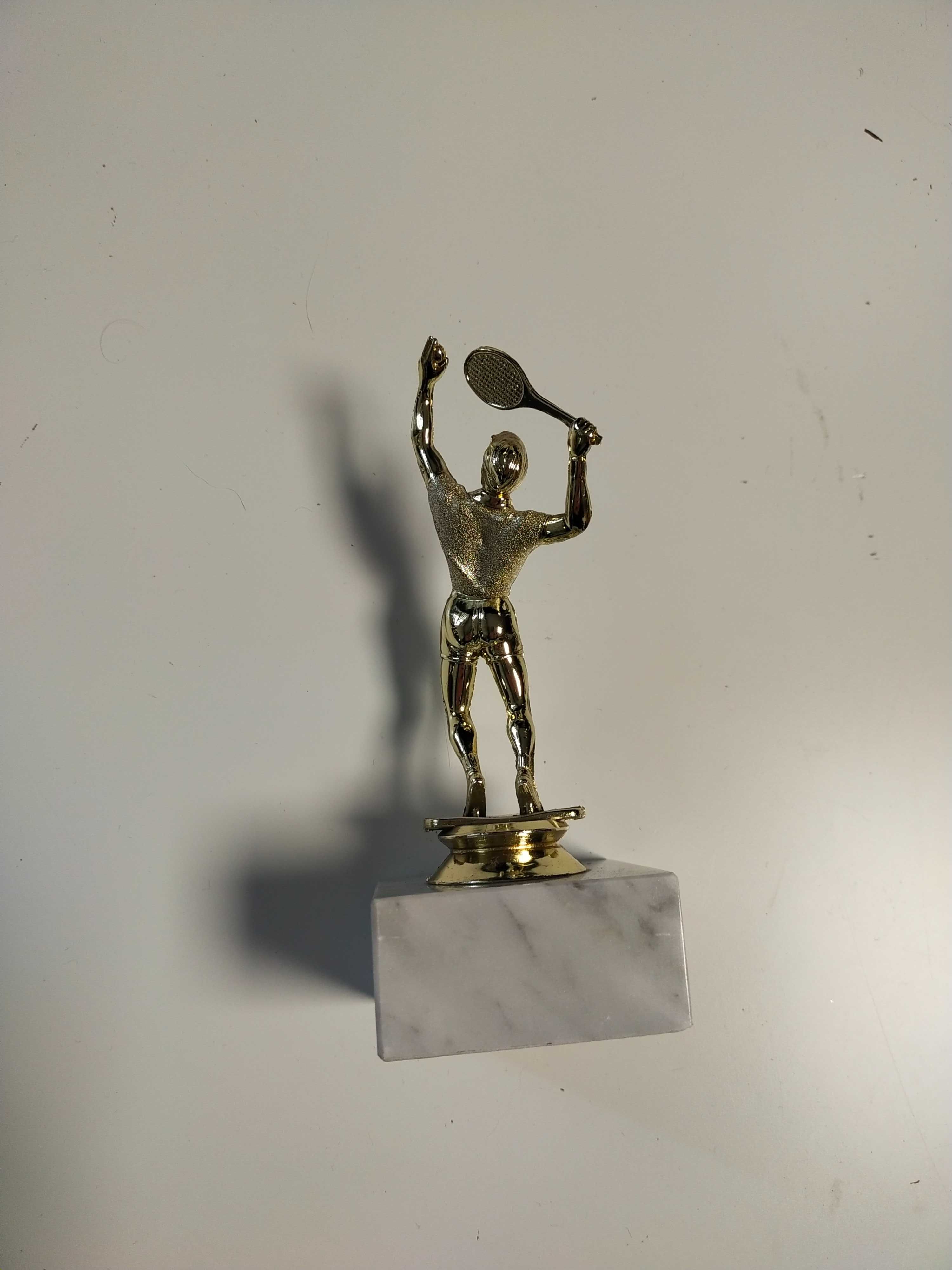 Figurka statuetka tenisista nagroda