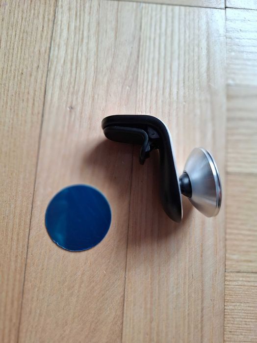 Uchwyt magnetyczng na telefon