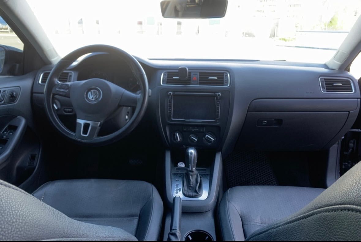 Volkswagen Jetta 2011 бензин 2.5
